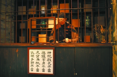 中国古代当铺柜台　　