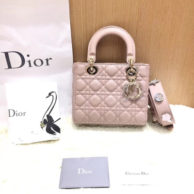 奢侈品包包必买经典款 Dior戴妃包回收价格居然接近原价
