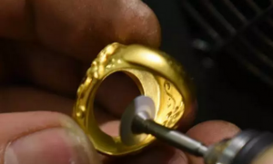 黄金首饰精工费比普通工费
