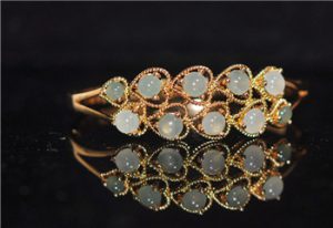 宝玉石都用K金镶嵌