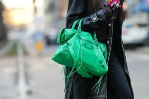 奢侈品牌为何热衷翻新旧款手袋