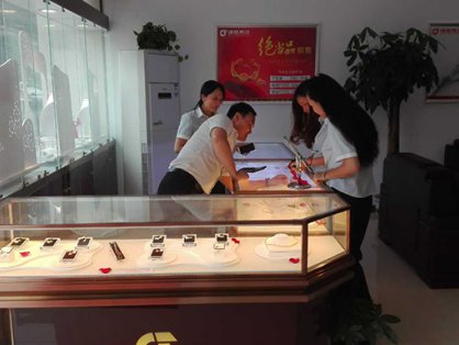 典当淘货两不误