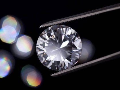 钻石坚不可摧吗