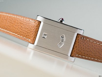 经典巡礼 卡地亚Tank à Guichets腕表