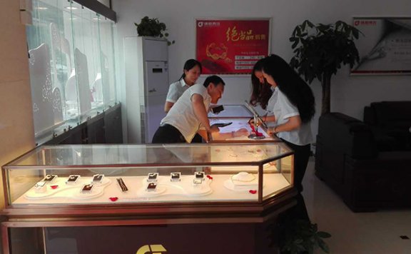 典当淘货两不误