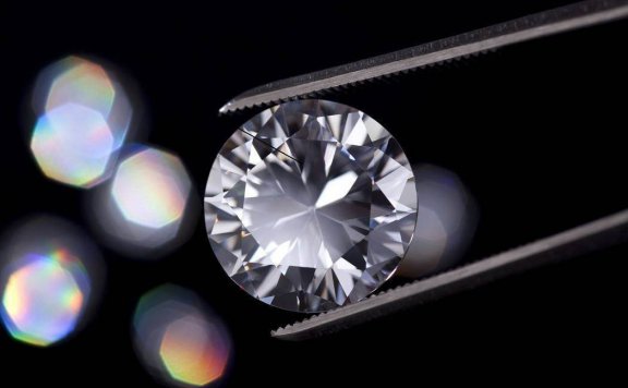 钻石坚不可摧吗