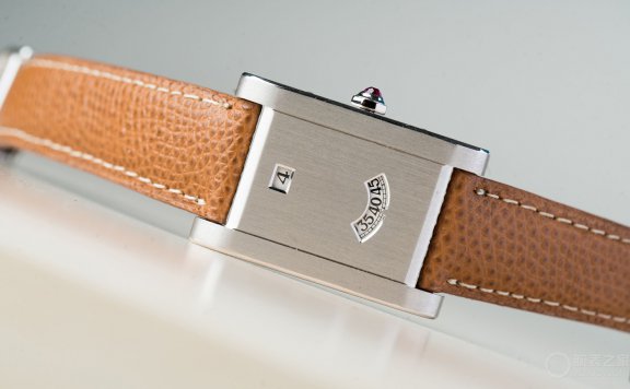 经典巡礼 卡地亚Tank à Guichets腕表