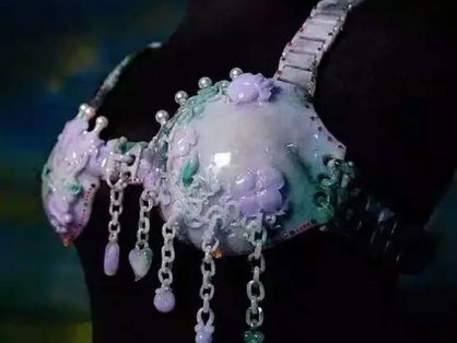 典当铺珍藏个性张扬的翡翠，大家一起看眼界