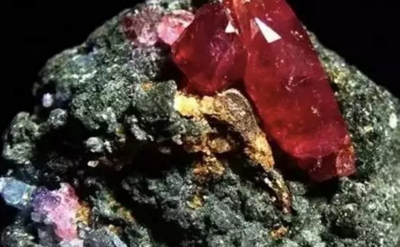 典当铺分享鸽血红宝石