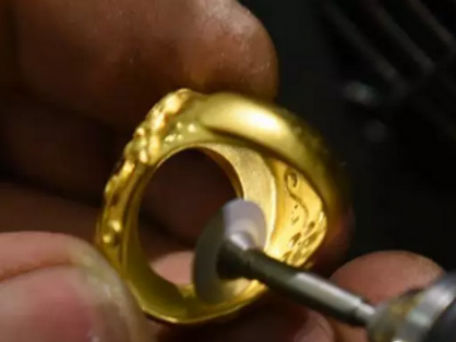 为什么什么黄金首饰精工费比普通工费贵？