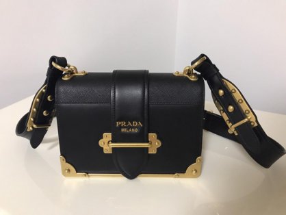 佛山回收普拉达名牌包包多少钱?