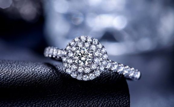 想对自己的首饰断舍离？钻石回收是好选择！