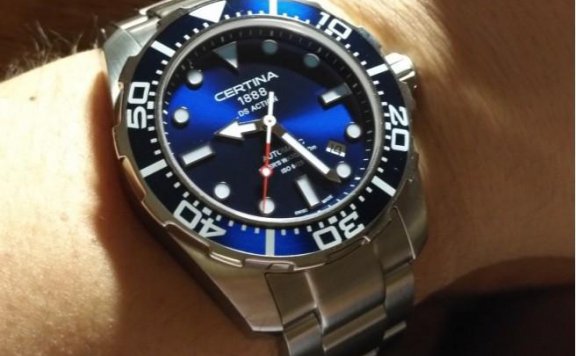 雪铁纳海龟高颜值潜水表