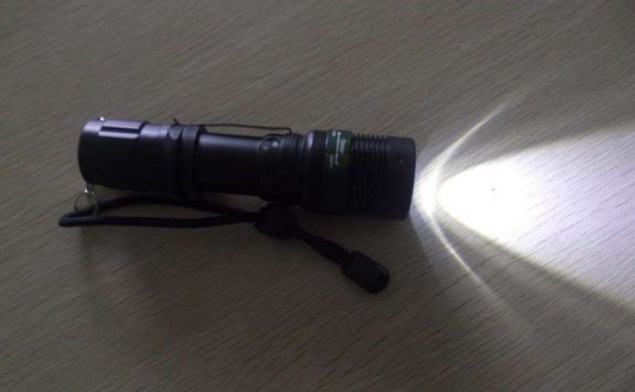 兑铺库存回收积压手电筒/户外强光LED聚光小手电筒