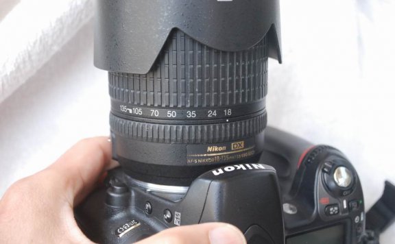 尼康D80单反相机套机(18-135镜头)1300元