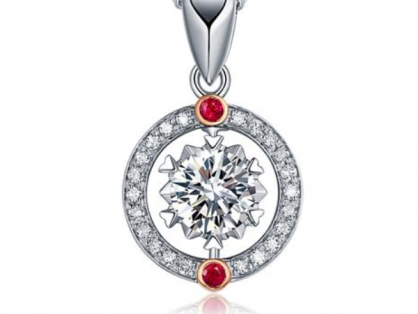 如何把钻石吊坠戴出不一样的感觉