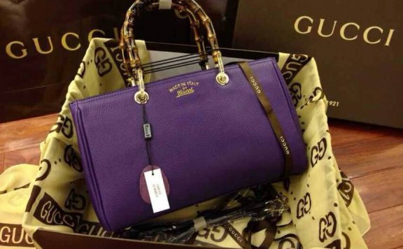 名牌包包沾上红酒应该如何处理？