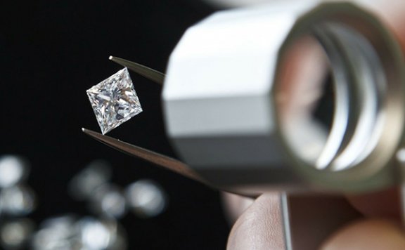 如何分辨出钻石瑕疵