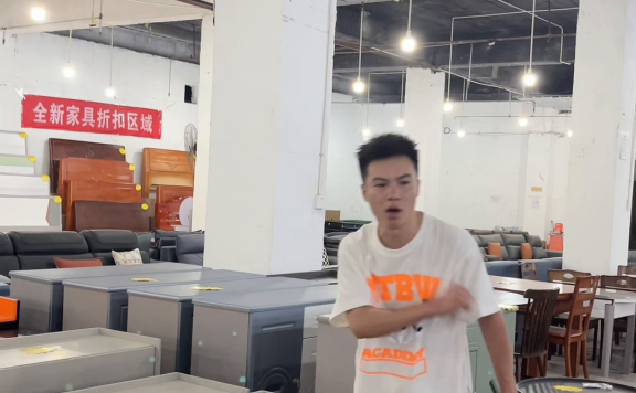 新旧货市场回收一切烦恼，留下人间美好