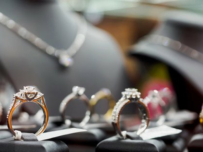 买钻戒还是买同等价值的黄金好呢